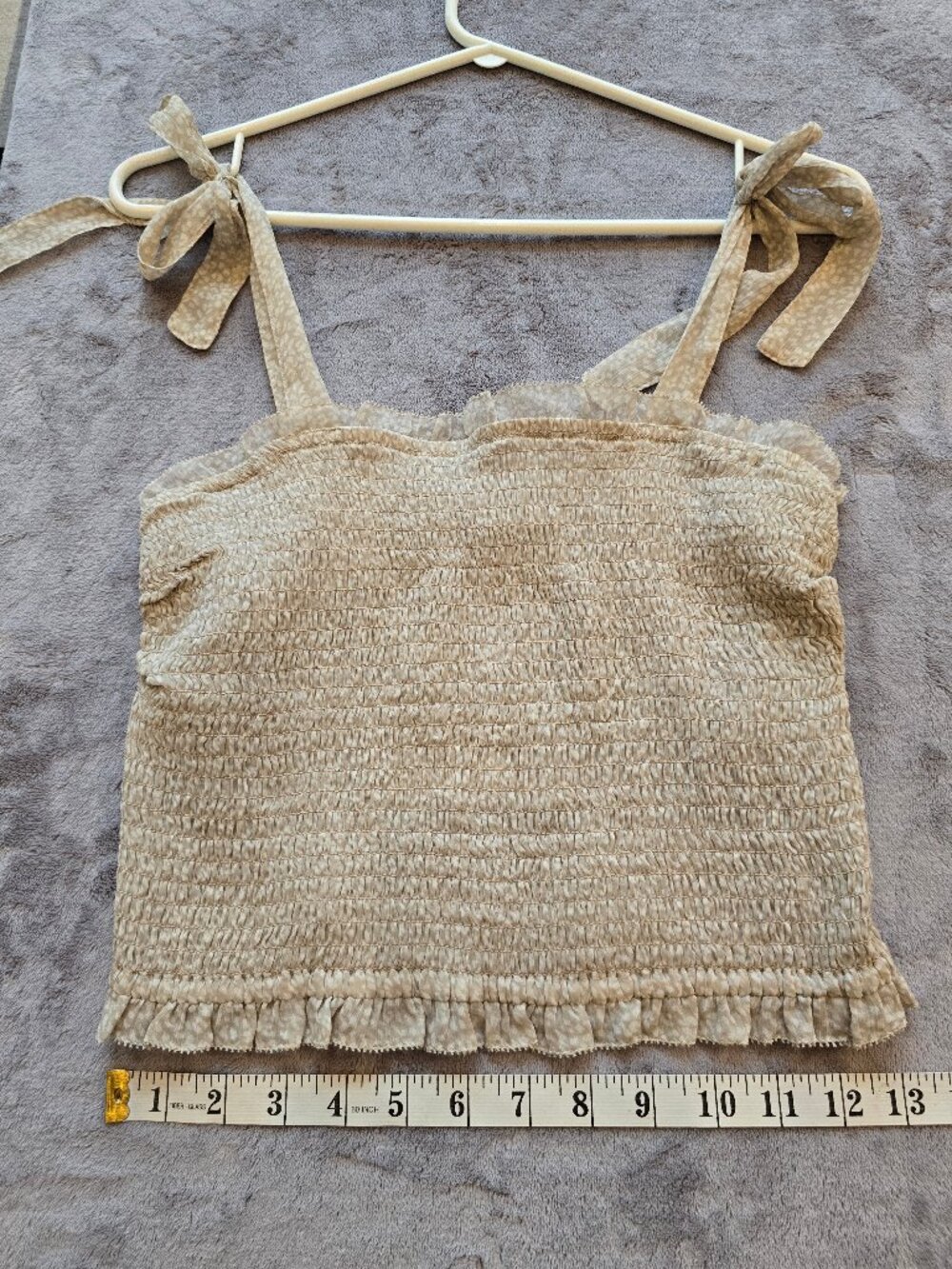 Abercrombie & Fitch Neutral Smocked Tie-Strap Crop Top size M